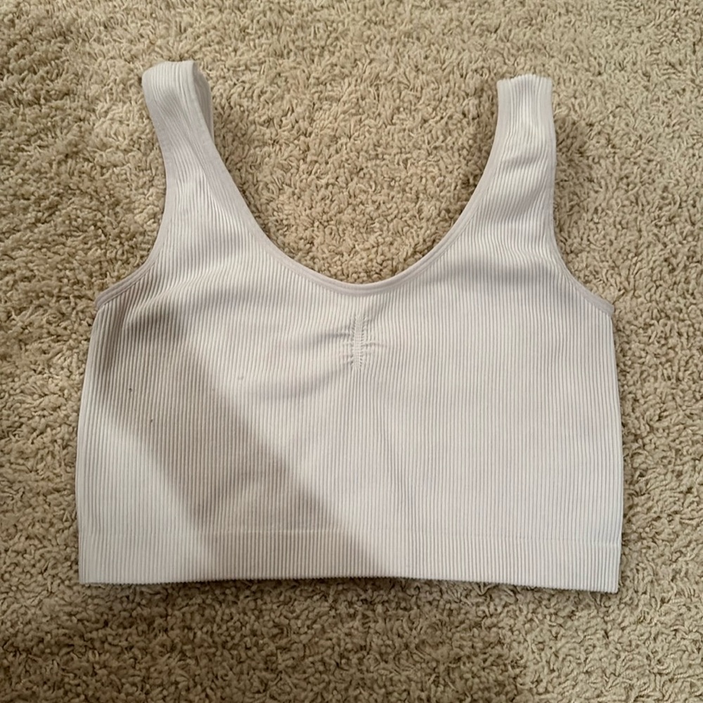 PASCUN white crop top with cute detail in the middle
